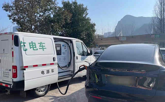 前进区汽车搭电